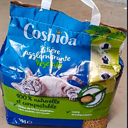 Coshida plant-based clumping cat litter, 10 L carry bag sold at Lidl